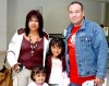 23042007
Daniela Valle y Areli Castañeda viajaron a Tijuana las despidió Josué Romero.