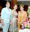 28042007
La futura novia junto a su mamá, Martha Elena Pamplona de Monsiváis y su suegra, Cristia Porras de Vázquez