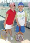 30042007
Monse Jiménez y Aldo Serna se divierten jugando tenis.