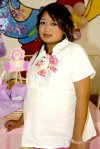 29042007
Muchas felicitaciones recibió Mónica Cabrera de Ayala, en la fiesta de canastilla que le ofrecieron por el cercano nacimiento de su bebé.