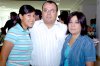 30042007
Carlos y María Luisa López viajaron a Dallas, los despidieron Sharo y Guillermo Quintanar.