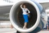 Miss Guatemala 2007, Alida María Boer, posa en la turbina de un avión de Méxicana de Aviación, durante una de las actividades del Concurso Miss Universo 2007.