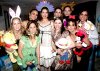 03052007
Gabriela María Hernández de Orozco, acompañada de sus amigas en la fiesta de muñecos para su bebé.