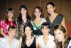 La futura novia junto a sus amigas Paola Pámanes de Fernández, Lorena Salmón, Isabel de Murra, Rosé Murra, Ale Soltero, Marcela Amarante, Daniela Murra, Pily González, Jaqui Montes de Villarreal, Lily Fernández de Palacios, Mague Hernández de Mery, Claudia Flores, Any Ochoa de Herrera y Cecy Murra.