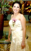 06052007
Lourdes Castro Mora junto a sus amigas y familiares, en la fiesta de despedida que le ofrecieron por su próxima boda con Ricardo Muñoz.