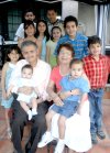 06052007
Don Héctor Matuk Facio junto a su familia