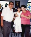 06052007
Marcela Ruiz del Río fue festejada por su tercer cumpleaños, con una divertida piñata organizada por sus abuelitos, Rodolfo del Río Ruvalcaba y Carmen Iturriaga de Del Río.