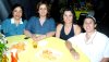 06052007
Andrea Delgado Sosa junto a sus padres, Rafael Delgado e Irma Sosa de Delgado.