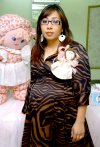 06052007
Nuria Cárdenas de Fernández, en la fiesta de canastilla que le ofrecieron pro el próximo nacimiento de su bebé, que será una niña.