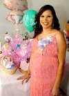 09052007
Blanca González de Silva, en la fiesta de canastilla que le ofrecieron por el próximo nacimiento de su bebé.