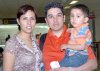08052007
Josué Dorantes viajó a México y lo despidieron Érika Colunga y Diego Dorantes