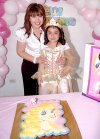 11052007
Sofía Jiménez Miranda acompañada de su mamá, en su fiesta de cumpleaños