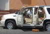 Herrera y su esposa regresaban a Gómez Palacio luego de hacer compras en Torreón, alrededor de la una de la tarde de ayer, a bordo de una camioneta Escalade blanca.