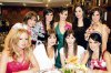 La novia junto a sus amigas Ángela Navarro, Maritere Jiménez, Daniela Martínez, Ana Villy Estrada, Aída Sambucci, Alejandra Villarreal, Ivette Cornú y Paulina Garza.