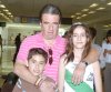 12052007
Federico Estévez y sus hijos Emiliano y Kasandra viajaron a México.