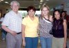 13052007
Mayela Villarreal viajó a China y la despidieron Alhelí, Alan, y Minerva Calderón.