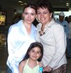 14052007
María Bernal llegó procedente de la Ciudad de México y la recibió Esther Domínguez.