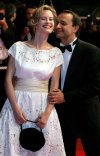 Izgnanie

Es difícil adentrarse en el universo que presenta el ruso Zvyagintsev en 'Izgnanie', titulada en inglés 'The Banishment'.

La cinta se explaya durante dos horas y media largas -larguísimas- en los demonios que acosan a un hombre (interpretado por Konstantin Lavronenko) que se marcha con su esposa y sus dos hijos a vivir a la antigua casa familiar en el campo.


Foto:  el director de cine ruso Andrei Zviaguintsev (d) a su llegada con la actriz sueca Maria Bonnevie (i) al Palais des Festivals durante la gala de proyección de la película 'Izgnanie'