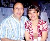 21052007
Fueron festejados Eduardo Alvarado Chávez y Mary Carmen de Alvarado, por sus 39 años de matrimonio.