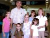 21052007
Eduardo Jiménez y Consuelo de la Torre viajaron a Los Ángeles en compañía de sus hijos Lalo, Consue, Susy, Lore y Neto.