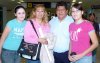 24052007
Dora Elia Segura arribó a Torreón desde la ciudad de México y la recibieron Armando Cruz, Anel y Cindy Moreno