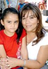 27052007
Captadas en un alegre convivio, Alma de Alfaro y su hija Andrea Alfaro.