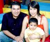 27052007
Dos años de vida, cumplió Rodrigo Mendoza Chávez, quien fue festejado por sus padres Luis Mendoza y Lorena Ch. de Mendoza.