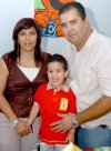 29052007
Festejaron a Carlos Cabranes Castro por su cumpleaños, lo acompaña su mamá Patricia de Cabranes.