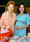 27052007
María Guadalupe Delgado de Aguirre, le organizaron fiesta de regalos para bebé.