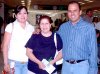 25052007
Martha Mena viajó a Los Ángeles y la despidieron Juan Miranda y Mara Rodríguez