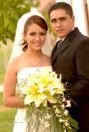 Srita. Marybell Sandoval Ortiz, unió su vida en matrimonio a la del Sr. Federico Navarrete López.- 


 Laura Grageda.