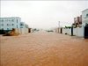Villas y avenidas llenas de agua, puentes destruidos y carreteras bloqueadas por árboles arrancados fueron algunas de las concecuencias del ciclón en Omán.