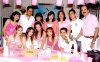 04062007
Gerardo Madinaveitia Alvarado, acompañado de un grupo de amigos asistentes a su fiesta de cumpleaños.