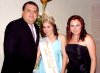 03062007
Karem Luna Niño, nueva reina del Club San Isidro en compañía de sus padres, Francisco Javier Luna y Georgina Niño de Luna.