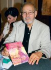 Presenta su libro
Ramón María Nava González.