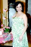 03062007
Emma Medellín de Hernández, le ofrecieron una fiesta de regalos para su bebé.