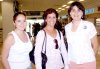 04062007
Adriana de la Cruz viajó a Tijuana, la despidieron Lourdes Chávez y Manuel Mesta.