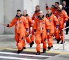 Dos astronautas del transbordador Atlantis iniciaron  afuera de la Estación Espacial Internacional (EEI), la instalación de las estructuras de más de 73 metros de largo sobre las cuales se tenderán los nuevos paneles de energía solar, a 385 kilómetros de la Tierra.