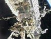 Dos astronautas del transbordador Atlantis iniciaron  afuera de la Estación Espacial Internacional (EEI), la instalación de las estructuras de más de 73 metros de largo sobre las cuales se tenderán los nuevos paneles de energía solar, a 385 kilómetros de la Tierra.