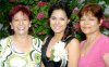 04062007
Susy Jiménez y Martha González ofrecieron una despedida de soltera para Adriana Barajas González.