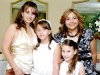 08062007
Gabriela Zarragoicoechea de Tricio con sus pequeños hijos Rafael y Diego