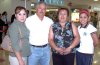 06062007
Jorge Mora y Concepción Rivas viajaron a Los Ángeles, los despidieron Marcela y Gina.
