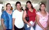 08062007
Guadalupe Silva viajó a Chicago, la despidieron Josefina, María Ofelia y Rosario Ávila.