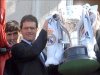 El cántico más coreado por los hinchas del Real Madrid concentrados en la plaza del Ayuntamiento, se referían a la inclusión de Raúl González y a José María Gutiérrez 'Guti' en la selección nacional. '¡Raúl selección!' y '¡Guti selección!' fueron los gritos que más repitieron los aficionados.