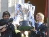 Ramón Calderón, presidente del Real Madrid, cerró el día de celebraciones tras conseguir el trigésimo título liguero, desentendiéndose de la decisión final sobre el futuro del técnico italiano Fabio Capello y afirmó que 'no hay razón para hablar de otro entrenador',