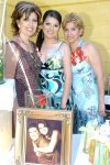 10062007
La futura novia junto a su mamá, Martina González de Saavedra y su suegra, María Guadalupe Alvarado de Katsicas.