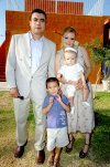 10062007
Fabrizio Juárez González con sus padres, Gustavo y Adriana Juárez y su hermanito Santiago.