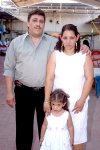 10062007
Gabriela Michelle Hernández Sierra fue festejada por sus padres, Miguel Ángel Hernández y Gabriela Sierra, al cumplir tres años de edad, en dias  pasados.