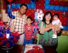 10062007
Luis Felipe fue festejado por sus papás, Luis Felipe Peralta Espinoza y Nelly Campero de Peralta y su hermanita Sofía.