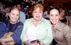 10062007
Miriam, Liliana y Luisa Guerrero Garza en compañía de su mamá, Miriam Garza Méndez, quien festejó 30 años al servicio del Magisterio.